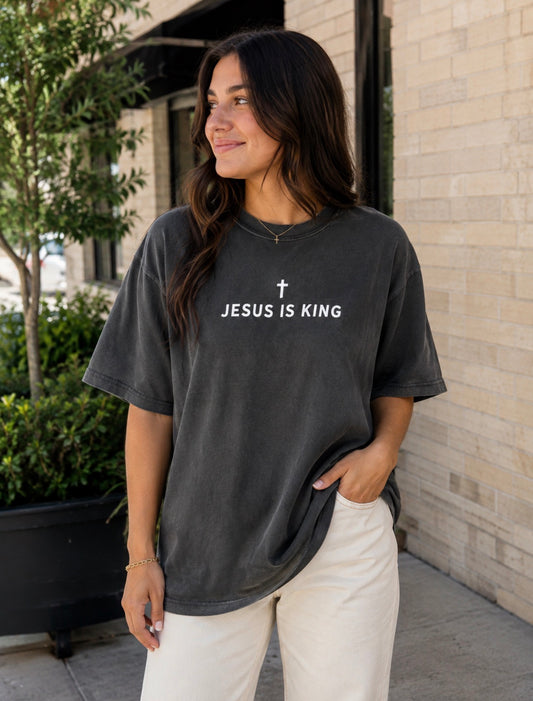 Jesus is king ✝️ (comfort color tee)