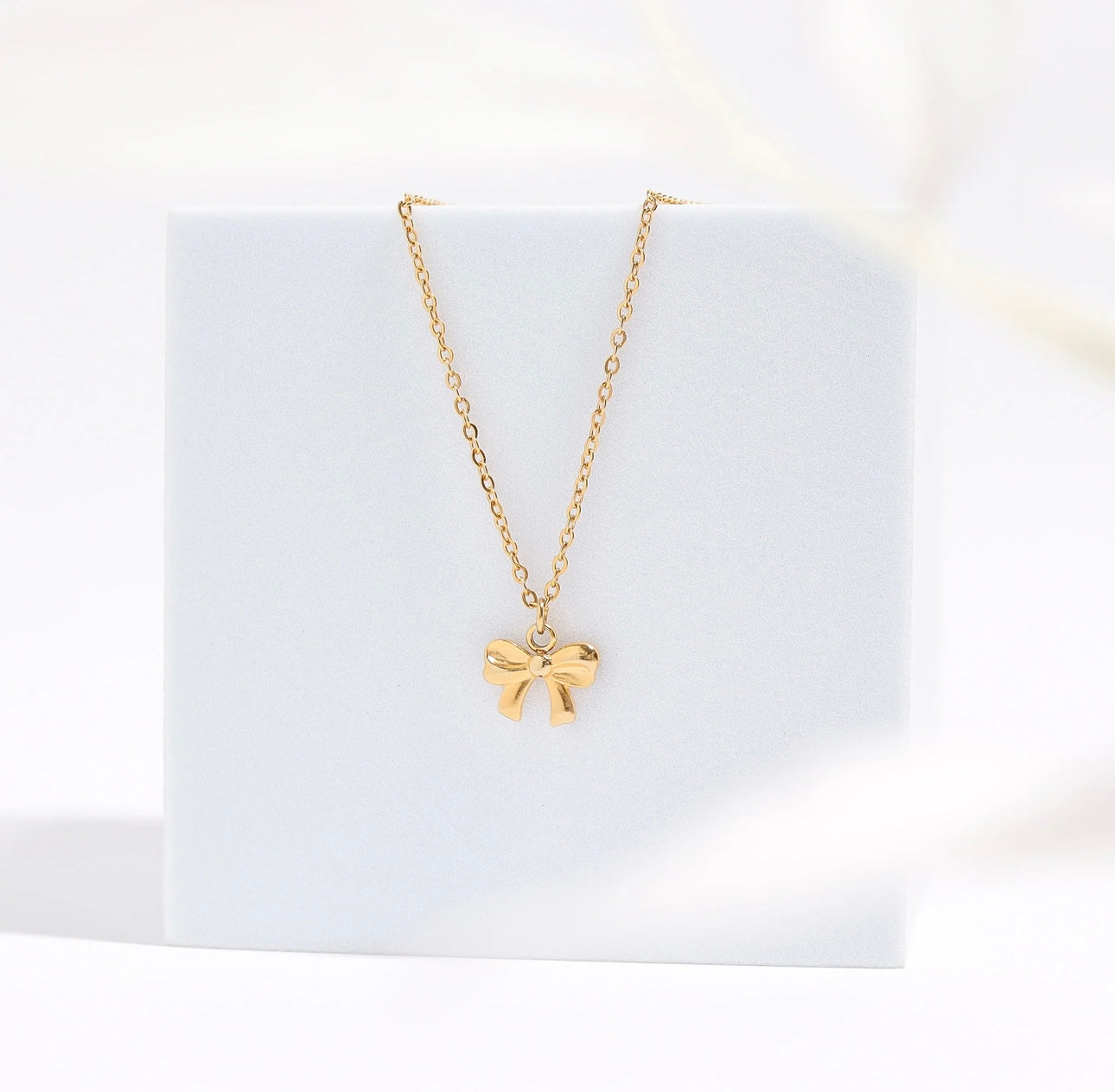 Bow Necklace