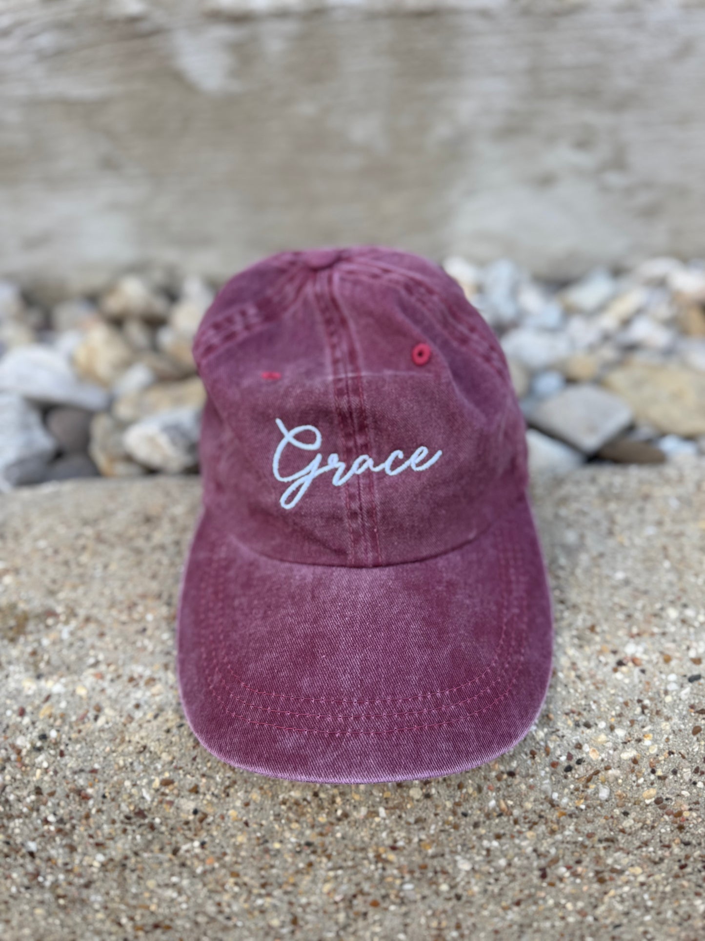 Grace hat “pigment red”