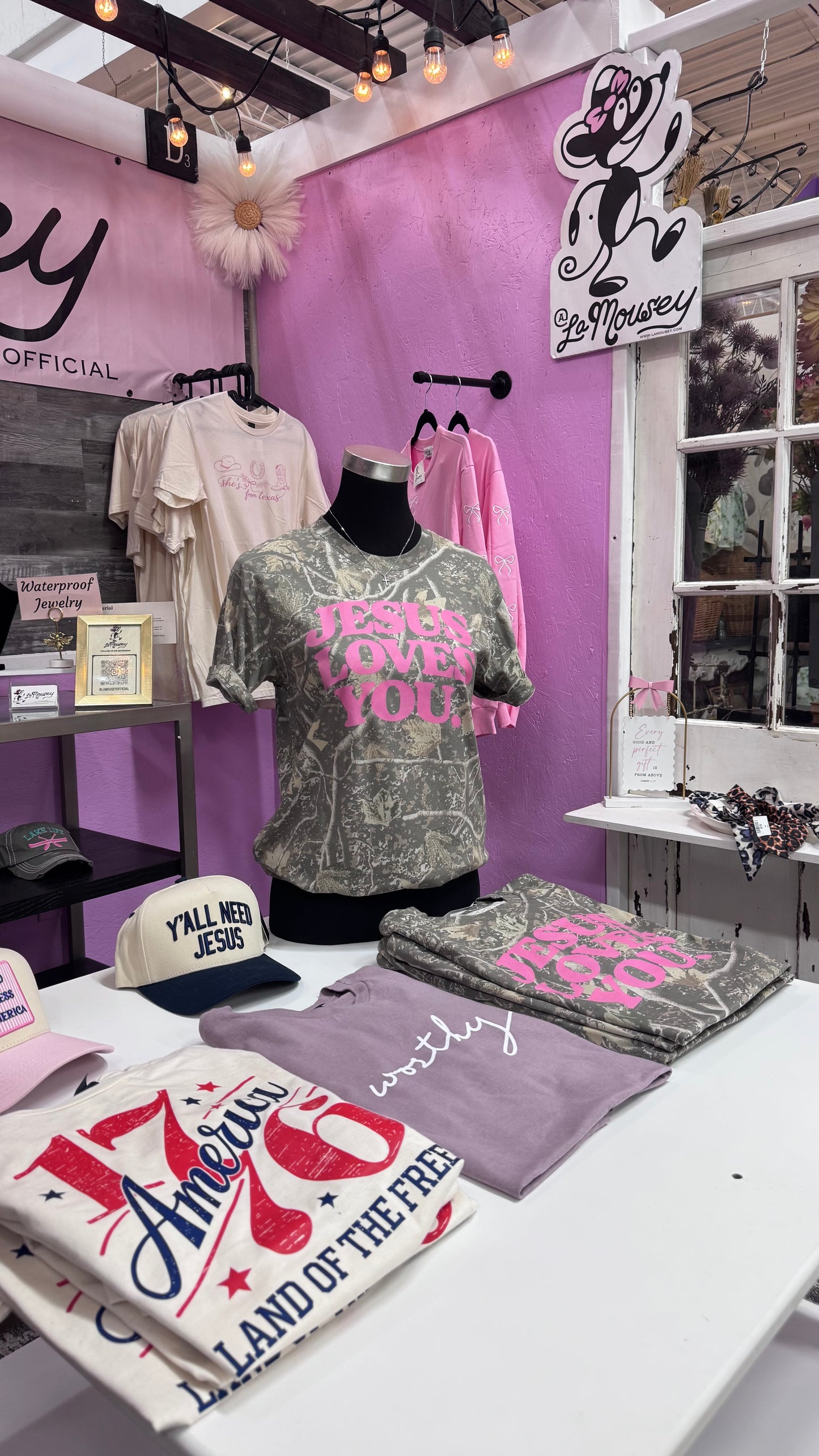 Jesus loves you 💖 (deadwood camo tee)